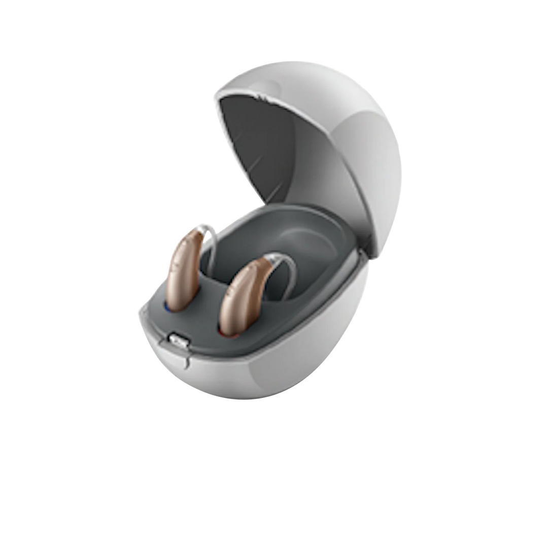 Unitron Stride PR Charger offen mit Hoergeraeten